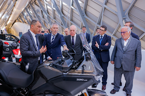 Marlaska apela a fabricantes, usuarios, titulares de carreteras y autoescuelas para mejorar la seguridad de los motoristas