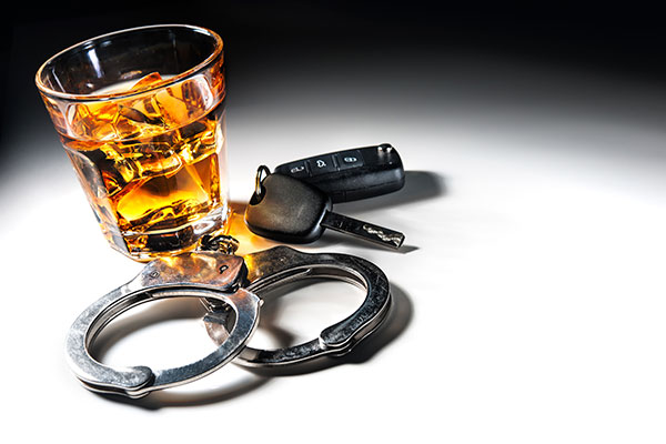 Pérdida del permiso por consumo de alcohol al volante: no siempre es causa de suspensión del contrato