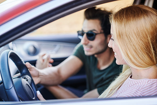 CNAE alerta sobre las prácticas de conducir irregulares: son ilegales y nocivas