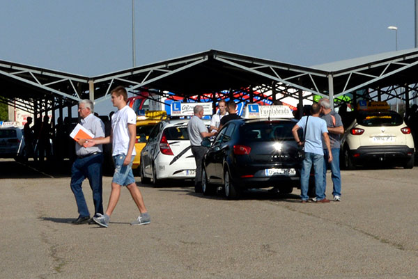 Cincuenta y seis personas superaron las oposiciones de examinador de la DGT