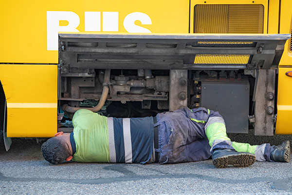 Reparaciones de vehículos pesados en la vía: pueden intervenir otros que no sean de auxilio en carretera
