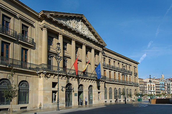 Las autoescuelas navarras pasarán a depender en buena medida del Gobierno Foral