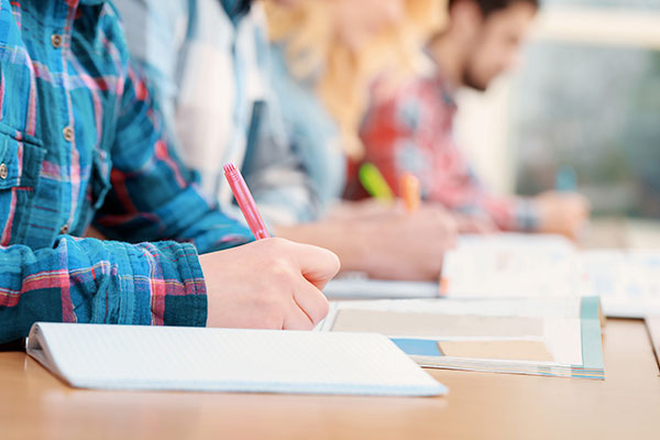 Los aspirantes a examinadores de Tráfico, pendientes del curso selectivo