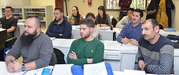 Alumnos en la clase de presencia