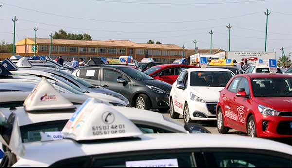 «El 30% de nuestras autoescuelas están al borde del cierre»