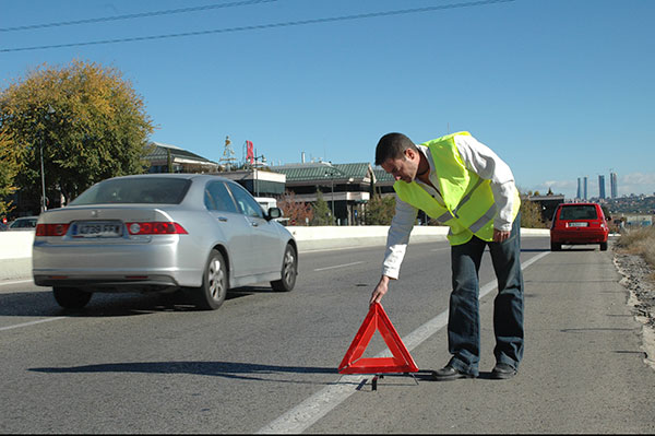 Los triángulos dejan de ser obligatorios en las autopistas y autovías